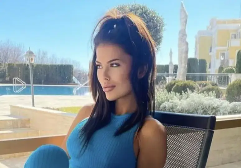 Бившата на Джизъса с +14 кг и все така секси! (Снимки)