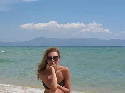 Бившата на президента засенчи жена му с тяло по бански (СНИМКИ на двете първи дами)