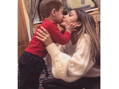 Благо, ако си човек, вземи си сина!! Есмер Омерова превъртя: Не е виждала двете си момчета от месеци, заряза ги тотално! (СНИМКИ)