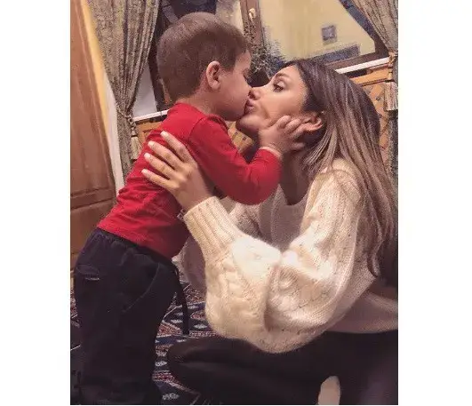 Благо, ако си човек, вземи си сина!! Есмер Омерова превъртя: Не е виждала двете си момчета от месеци, заряза ги тотално! (СНИМКИ)