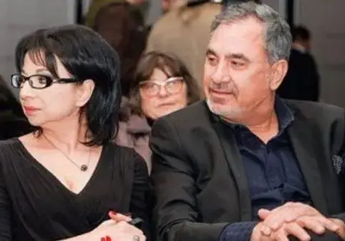 Цветанка Ризова си подари СВАТБА за юбилея, кумува й Динко Динев