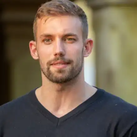 ДЕБИЛЕН ЛИ Е?! Виктор Русинов: След „Ергенът“ хората ме възприемаха като Исус Христос! (виж какво изпляска и за мацките)