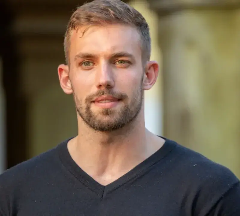 ДЕБИЛЕН ЛИ Е?! Виктор Русинов: След „Ергенът“ хората ме възприемаха като Исус Христос! (виж какво изпляска и за мацките)