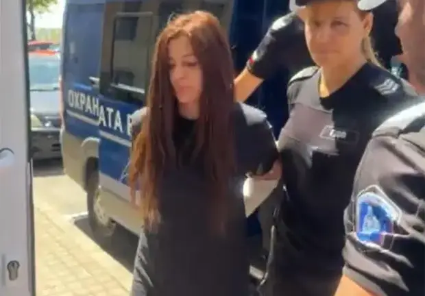 Дебора редовно пие и шофира, първата й присъда е от 2016 г.