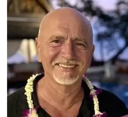 Дедо Еконтий обикаля света с „Лейди Гага“ за 2.6 милиона евро (СНИМКИ)