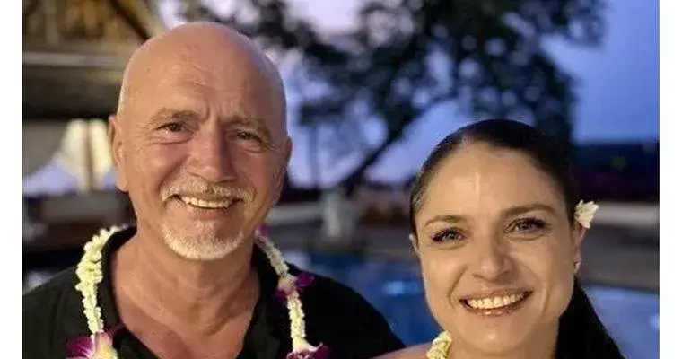 Дедо Еконтий обикаля света с „Лейди Гага“ за 2.6 милиона евро (СНИМКИ)