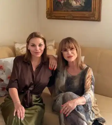 Деси Слава готви дует с Мими Иванова