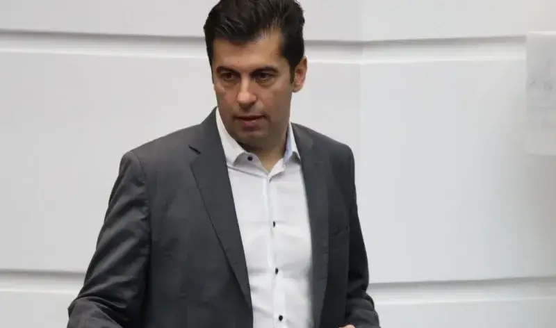 Десните вдигнали купон след оставката на Киро