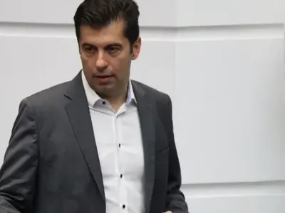 Десните вдигнали купон след оставката на Киро