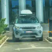 Деян Донков вози новото гадже в кола за 100 бона (Папарашки снимки)