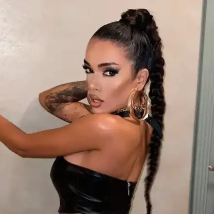 Диона разходи ново тату из стария Несебър