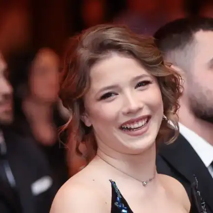 Докато Маги страда и пише тъжни постове в мрежата: Карлос Насар ухилен до уши в басейн и пет пари не дава! (ето с кого е - СНИМКИ)