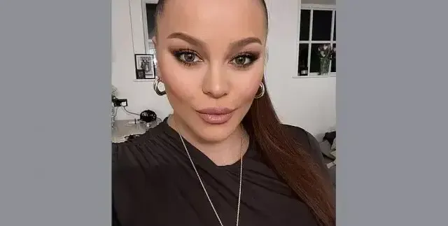 Дядо плюе фъстък в устата на Деси Слава