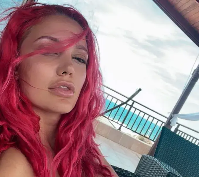 Елена Виан интимничи с младо гадже на плажа