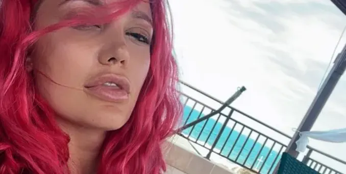Елена Виан интимничи с младо гадже на плажа