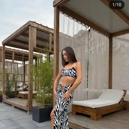 Ергенката Капитонова имитира зебра