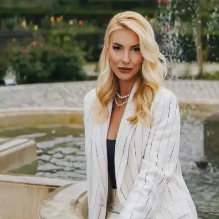 Ергенката Маги става водеща на любовно шоу! (Пазят всичко в тайна)