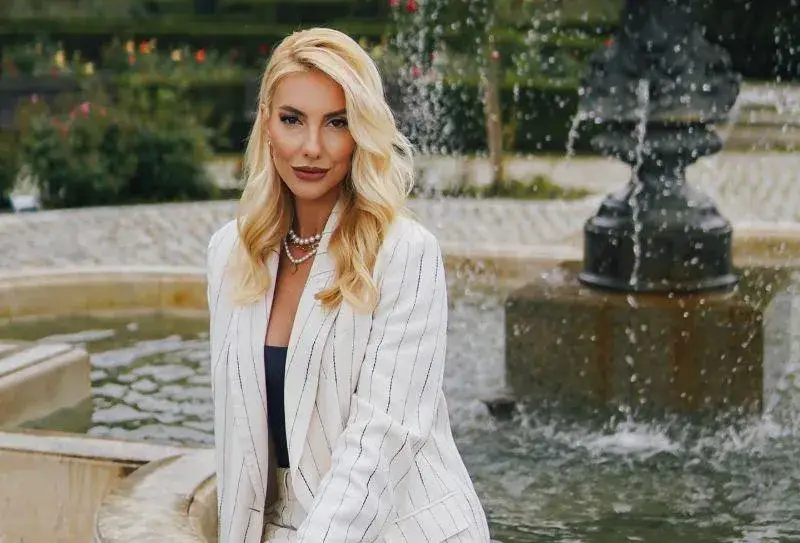 Ергенката Маги става водеща на любовно шоу! (Пазят всичко в тайна)