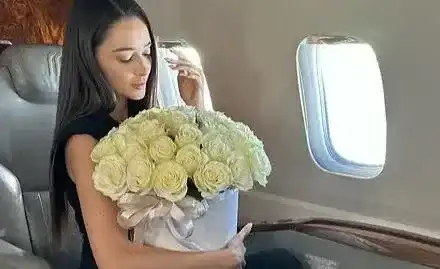 Ергенката Валерия лети с частен самолет до Австрия