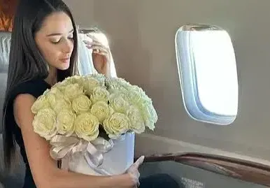 Ергенката Валерия лети с частен самолет до Австрия