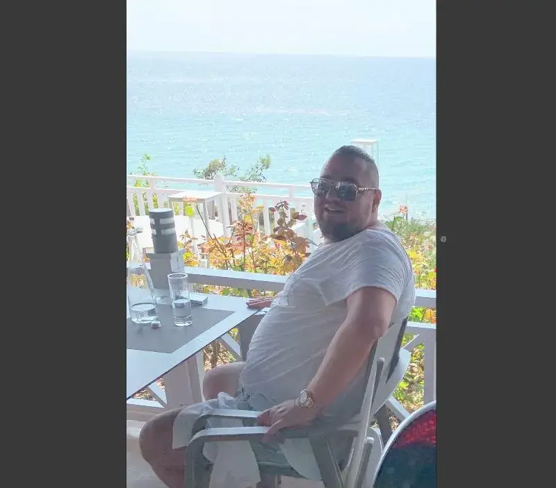 Фалшиви ли са снимките на Гущеров от лукса в Гърция? Вижте как го хванахме!