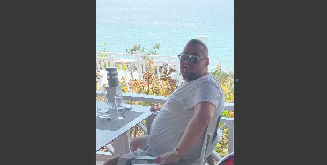 Фалшиви ли са снимките на Гущеров от лукса в Гърция? Вижте как го хванахме!