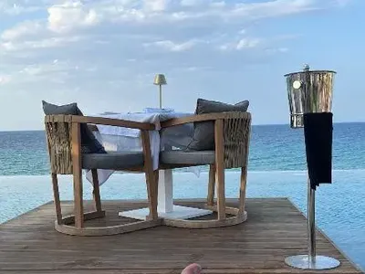 Фалшиви ли са снимките на Гущеров от лукса в Гърция? Вижте как го хванахме!