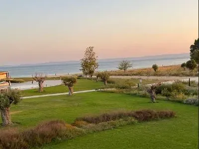 Фалшиви ли са снимките на Гущеров от лукса в Гърция? Вижте как го хванахме!