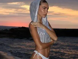 Ферай от “Ергенът” посрещна лятото с шампанско