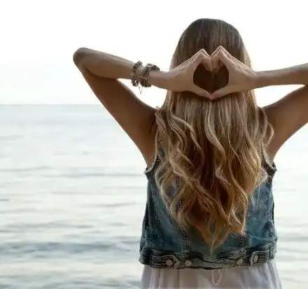 Грижа за удължена коса – как да запазите блясъка и здравината й през лятото