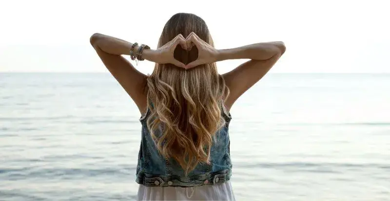 Грижа за удължена коса – как да запазите блясъка и здравината й през лятото