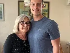 Грижовен внук: Филип Буков подари на баба си екскурзия