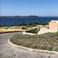 Гущеров си хвана БЯСНА мадама! Гушкат се във вила на Халкидики за 2 бона на нощ (СНИМКИ)