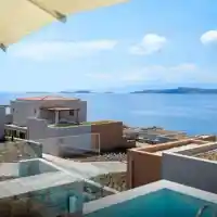 Гущеров си хвана БЯСНА мадама! Гушкат се във вила на Халкидики за 2 бона на нощ (СНИМКИ)