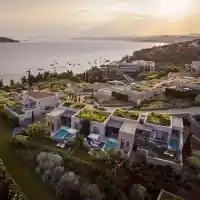 Гущеров си хвана БЯСНА мадама! Гушкат се във вила на Халкидики за 2 бона на нощ (СНИМКИ)