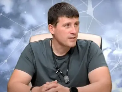 Ивелин Михайлов пази голи снимки на депутатка на Слави