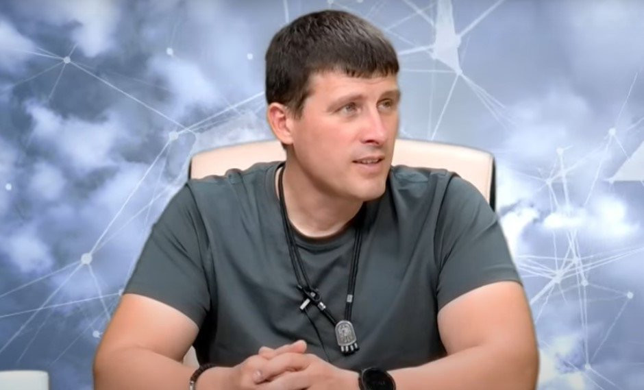 Ивелин Михайлов пази голи снимки на депутатка на Слави