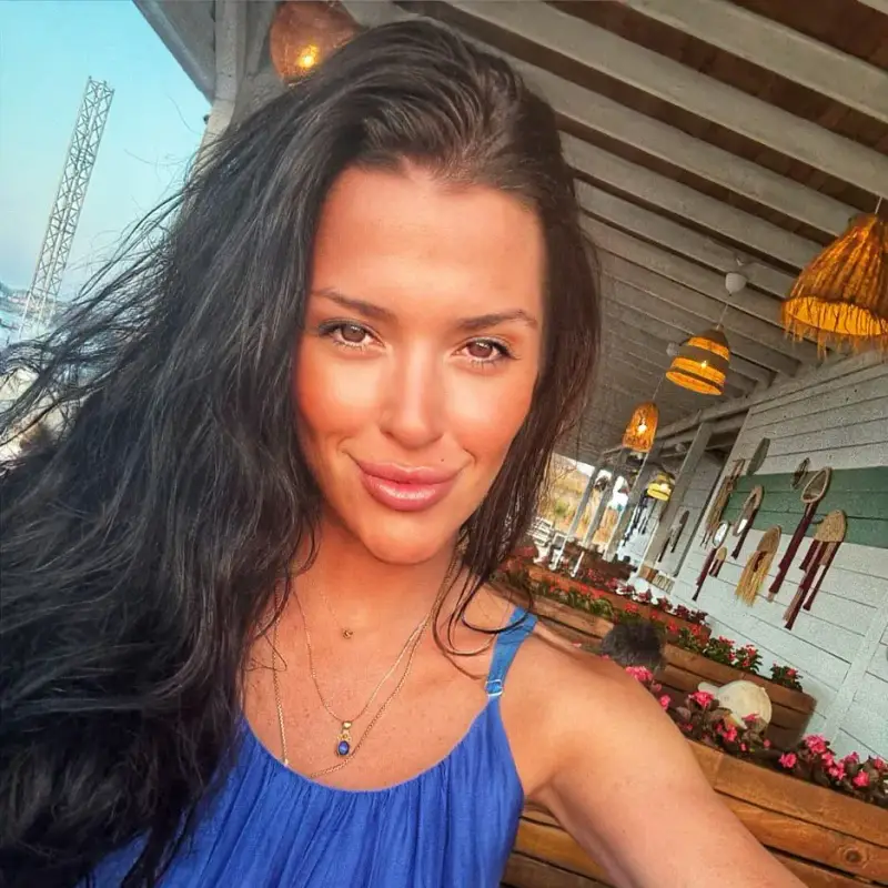 „Изключително грозни крака, като на дърта баба!“ – мъж попиля Бориса Тютюнджиева, след СНИМКИ в мрежата! (ВИЖ ТУК)