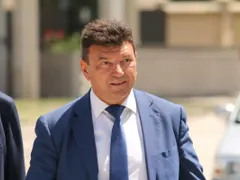 Живко Суджука вдига блок в центъра на София