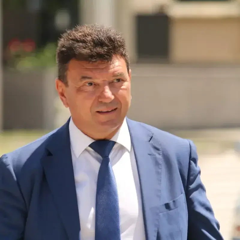 Живко Суджука вдига блок в центъра на София