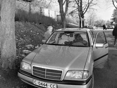 Кака Жени и баба Катя не изоставят Тошко Славков в ареста УНИКАЛНИ СНИМКИ