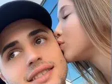 КАРЛОС БИ ШУТА НА МАГИ! Разгонени златотърсачки атакуват звяра на щангите с неприлични предложения (СНИМКИ)