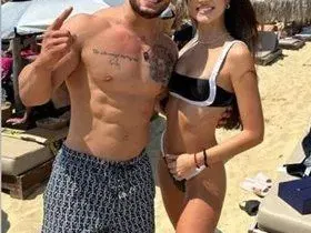 КАРЛОС БИ ШУТА НА МАГИ! Разгонени златотърсачки атакуват звяра на щангите с неприлични предложения (СНИМКИ)