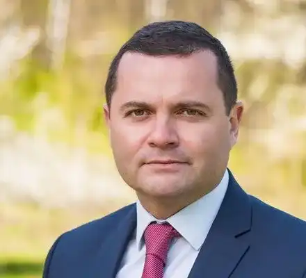 Кметът на Русе взел апартамент на съветник, за да му чисти имиджа