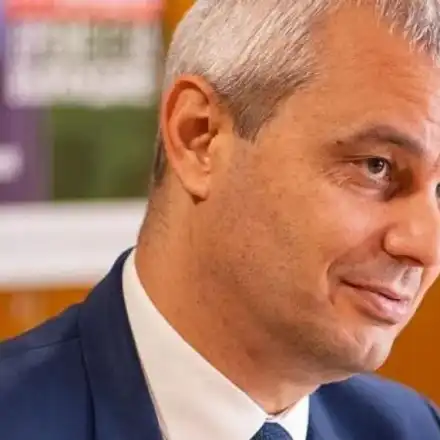 Копейкин върти любов с младата журналистка Флора Стратиева?