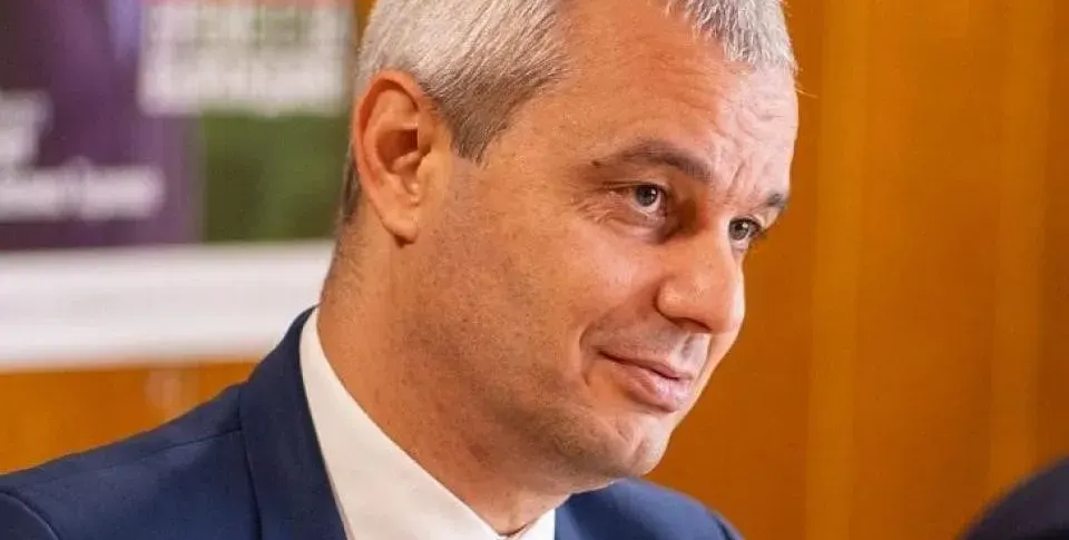 Копейкин върти любов с младата журналистка Флора Стратиева?