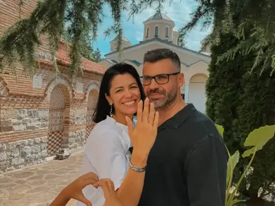 Красива романтика! Обичана водеща се сгоди