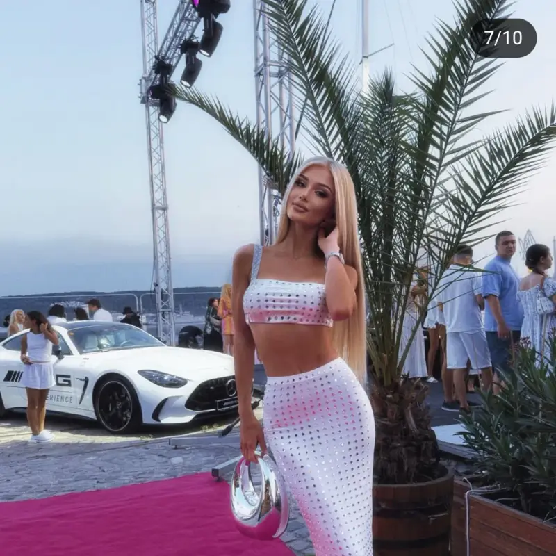 Лидия пръска сексапил във Варна