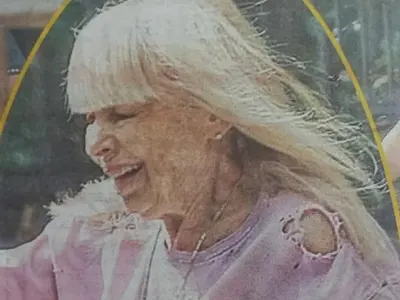 ЛИЛИ лъсна без грим (Папарашки снимки)