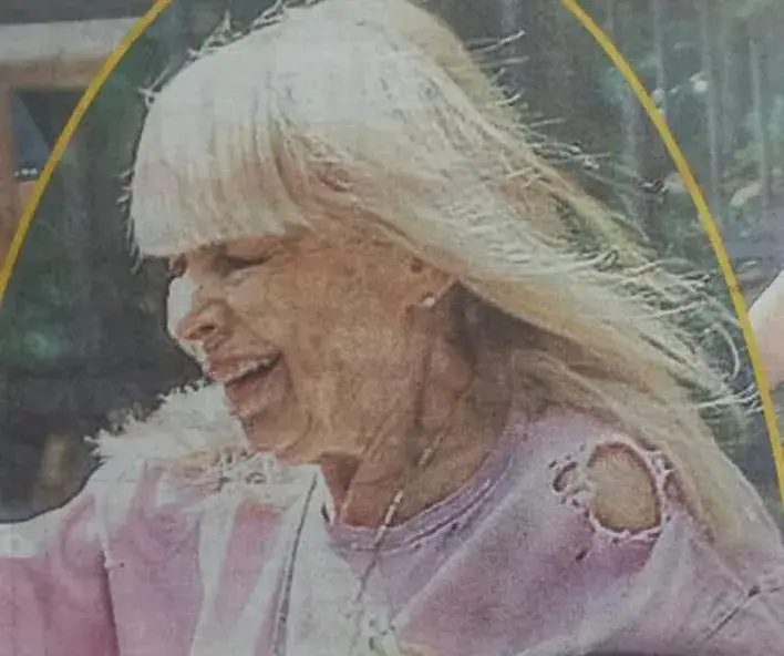 ЛИЛИ лъсна без грим (Папарашки снимки)